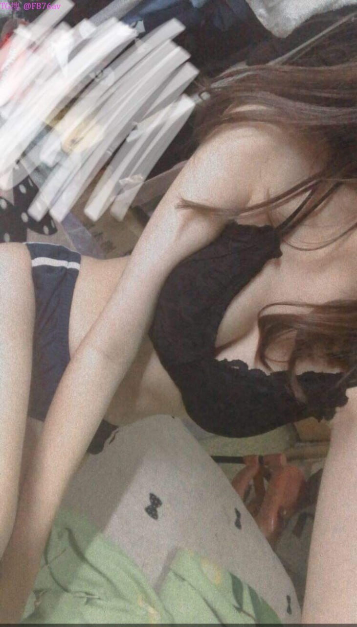 Em gái ngực bự chị gái lại ở đây, lần này hai người đang sờ mó lồn trực tiếp, ┼ Khuôn mặt thiên thần, dáng người ác quỷ, lồn đẹp đầy dục vọng, tiếng thở hổn hển, thỏa mãn mọi mong muốn của bạn cùng một lúc